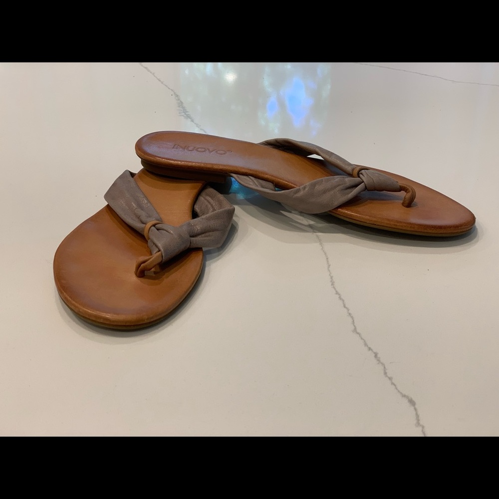 Inuovo Gray and Tan Leather Flip Flops